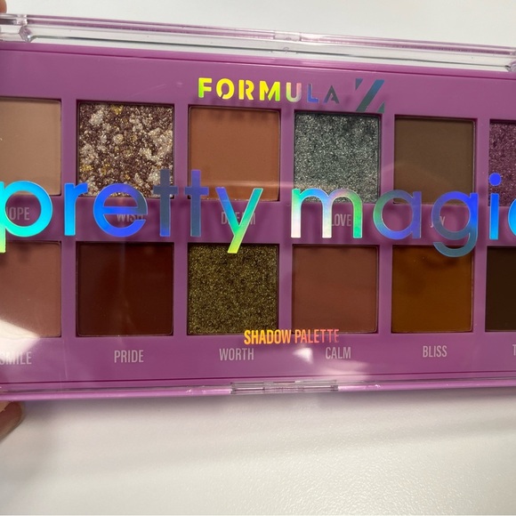 Pretty Magic 12-Pan Eyeshadow Palette - Picture 5 of 7